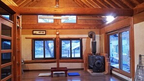Room (Tongnamu ) | WiFi (free), bed sheets - Caeun Pension (Namyangju)