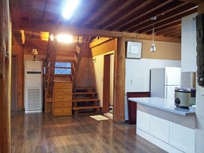 Room (Tongnamu ) | Free WiFi, bed sheets - Caeun Pension (Namyangju)