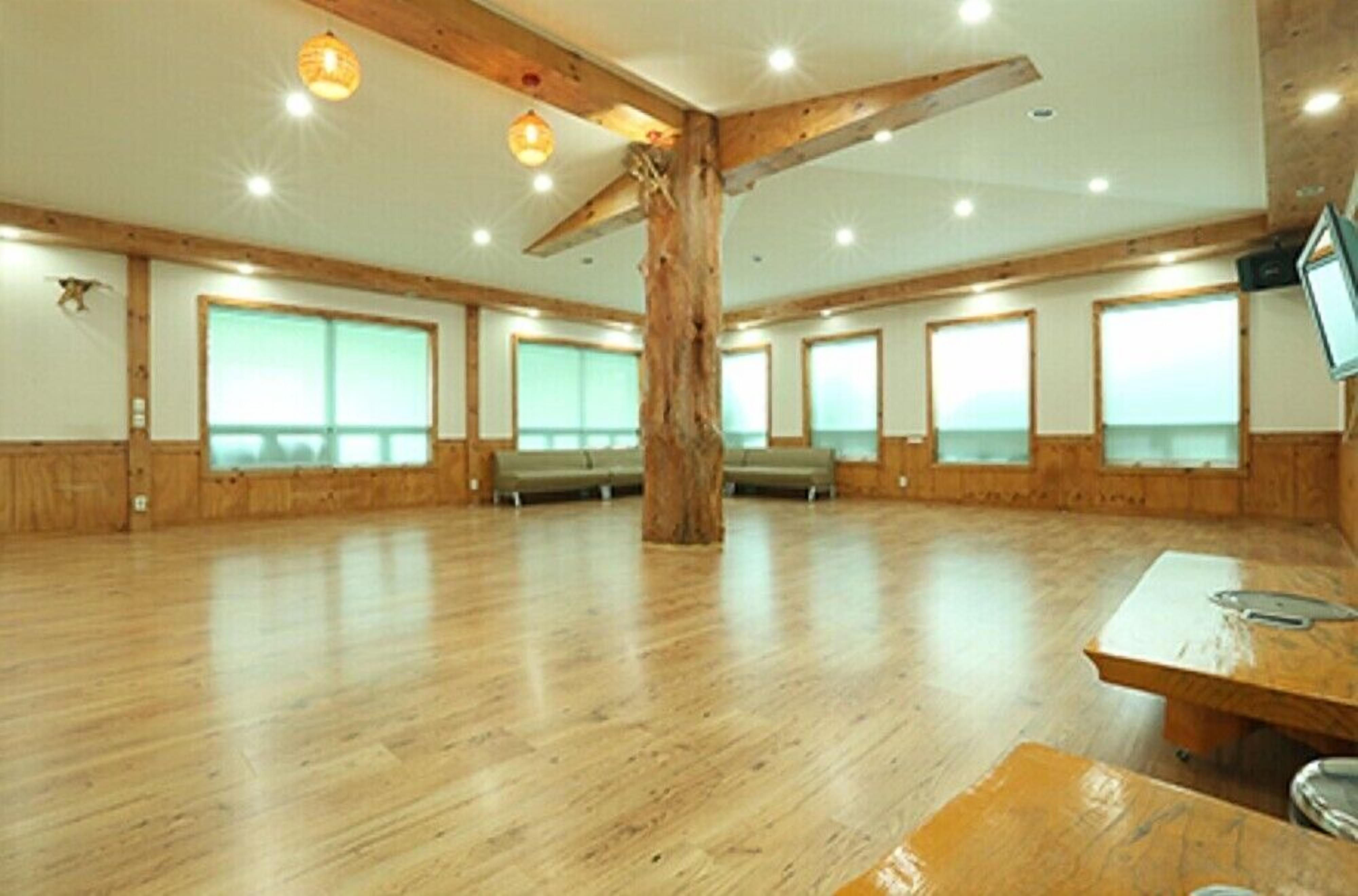 Kamar (Group) | Wi-Fi gratis dan seprai linen