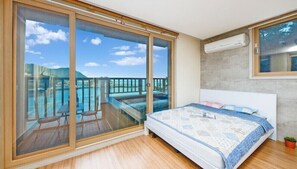 Room (Cheongnamdae 201) | Free WiFi, bed sheets - Geosan Resort (Geoje)