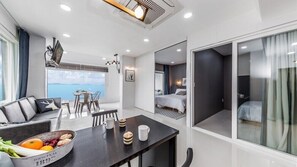 واي فاي مجانًا وملاءات أسرّة