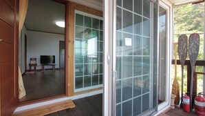 WiFi (free), bed sheets - Healing Pension (Pohang)