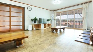 WiFi (free), bed sheets - Healing Pension (Pohang)