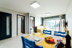 Free WiFi, bed sheets - Jeongwon Beach Pension (Geoje)