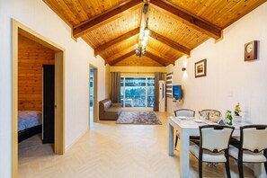 Free WiFi, bed sheets - Jeongwon Beach Pension (Geoje)