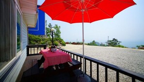 Room (Achim Bada (Private building)) | WiFi (free), bed sheets - Sea sight pension (Buan)