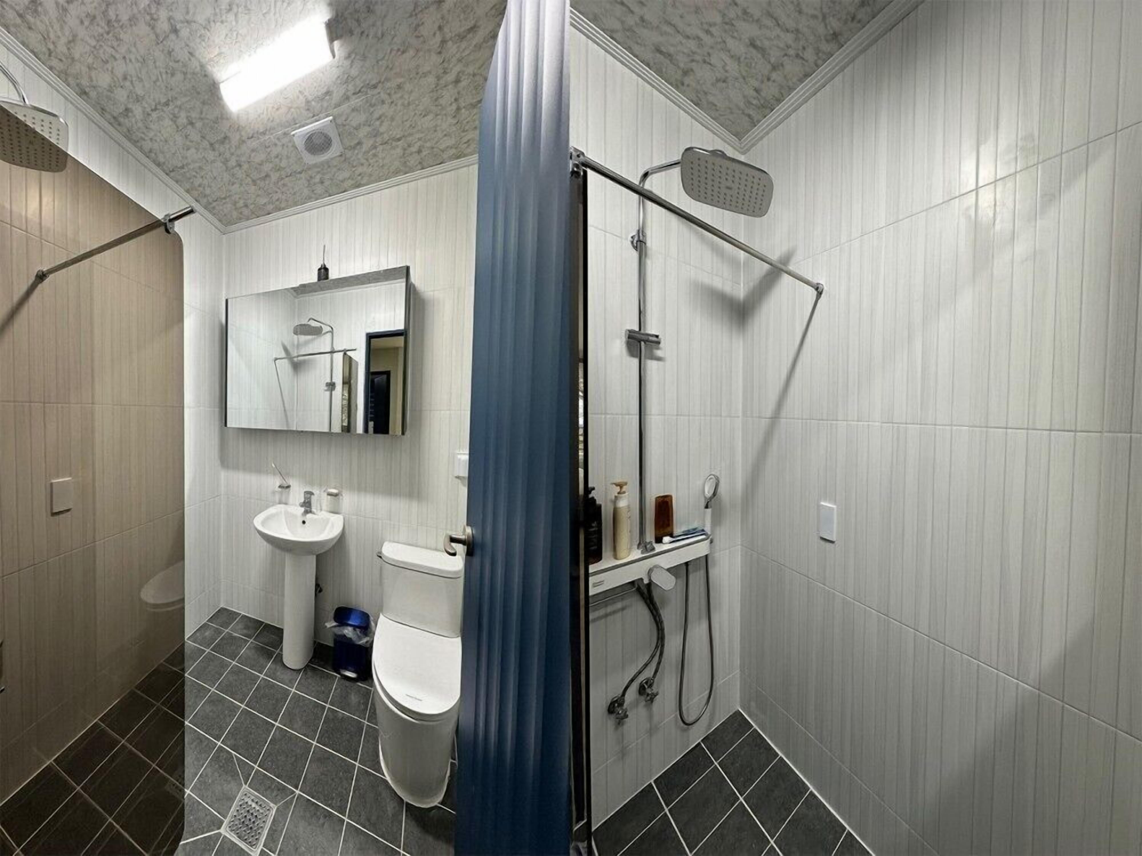 Room (Private)