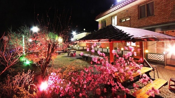 Exterior - Red post box pension (Chuncheon)