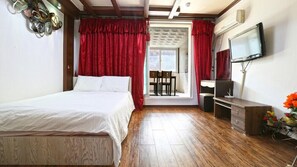 Free WiFi, bed sheets - You and Me Pension (Chuncheon)