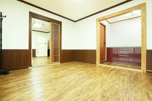 Room (106) | Free WiFi, bed sheets - You and Me Pension (Chuncheon)