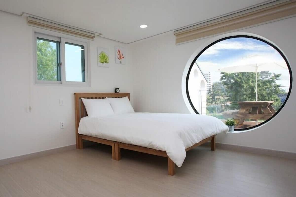 Room (103) | WiFi (free), bed sheets