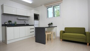 Room (103)