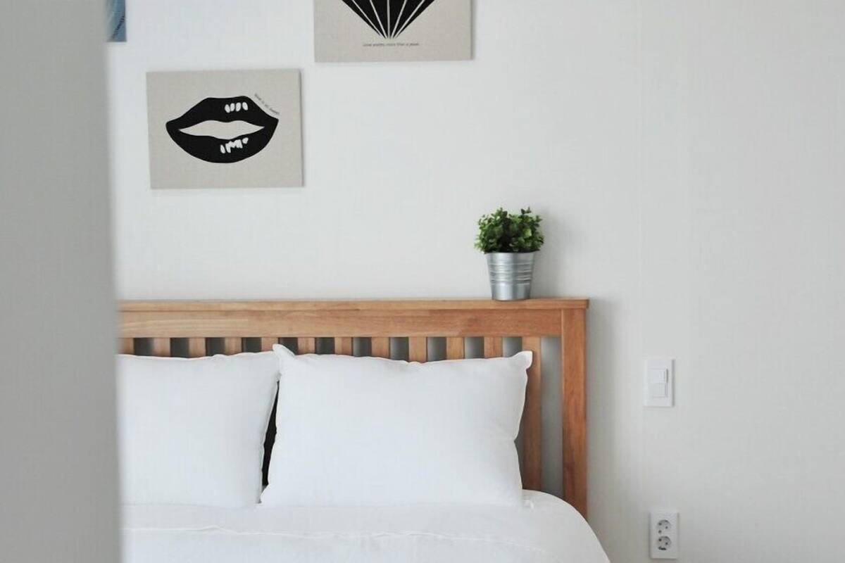 Room (102) | Free WiFi, bed sheets