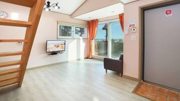 Room (Ssangdunggi) | Free WiFi, bed sheets