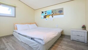 Room (Dolgorae) | Free WiFi, bed sheets