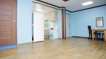 Room (Bueungi) | Free WiFi, bed sheets