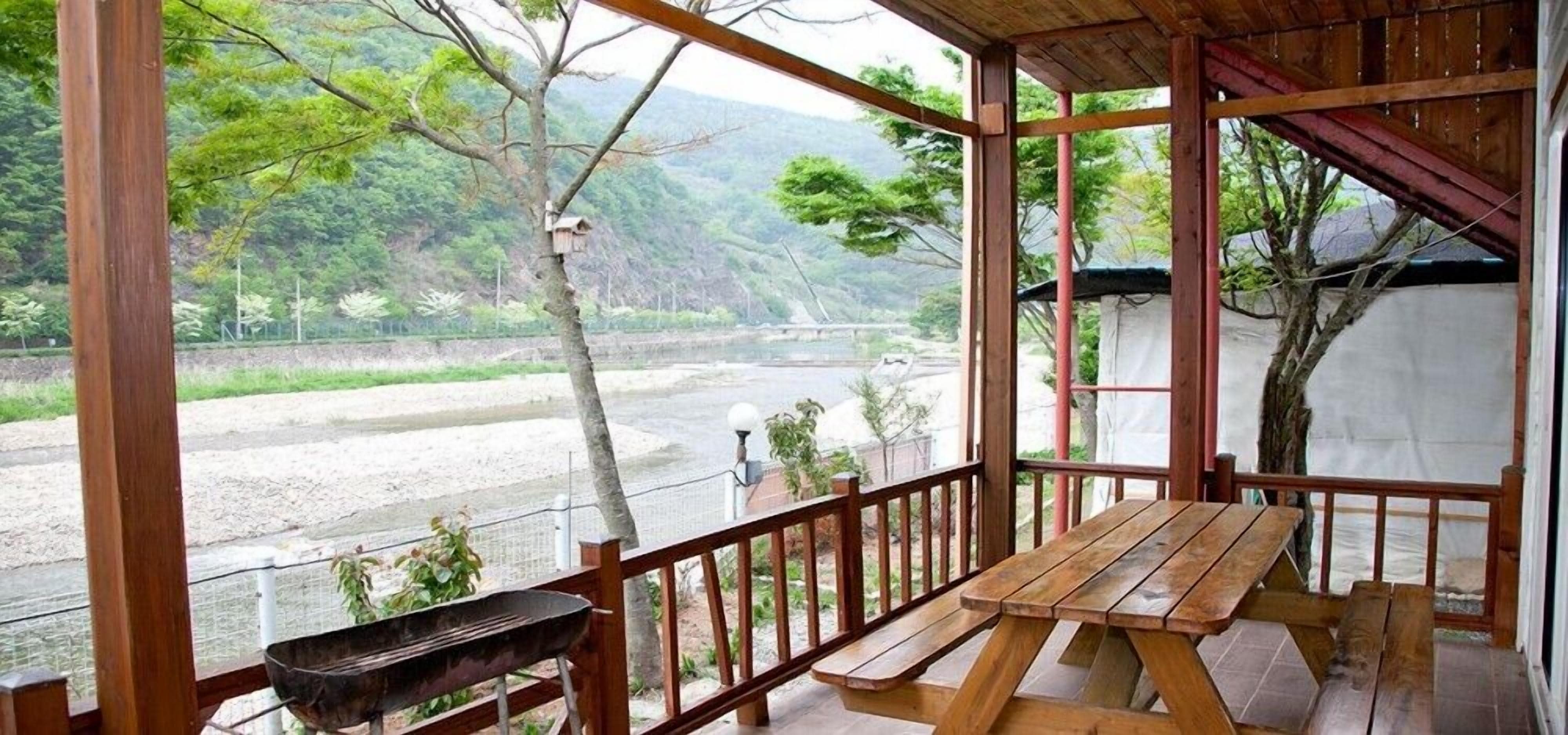 Room (Saesori) | Free WiFi, bed sheets