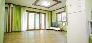 Phòng (Saesori) | Truy cập Internet không dây miễn phí, bộ trải giường 