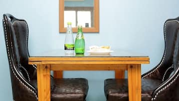 Room (Bueungi) | Free WiFi, bed sheets