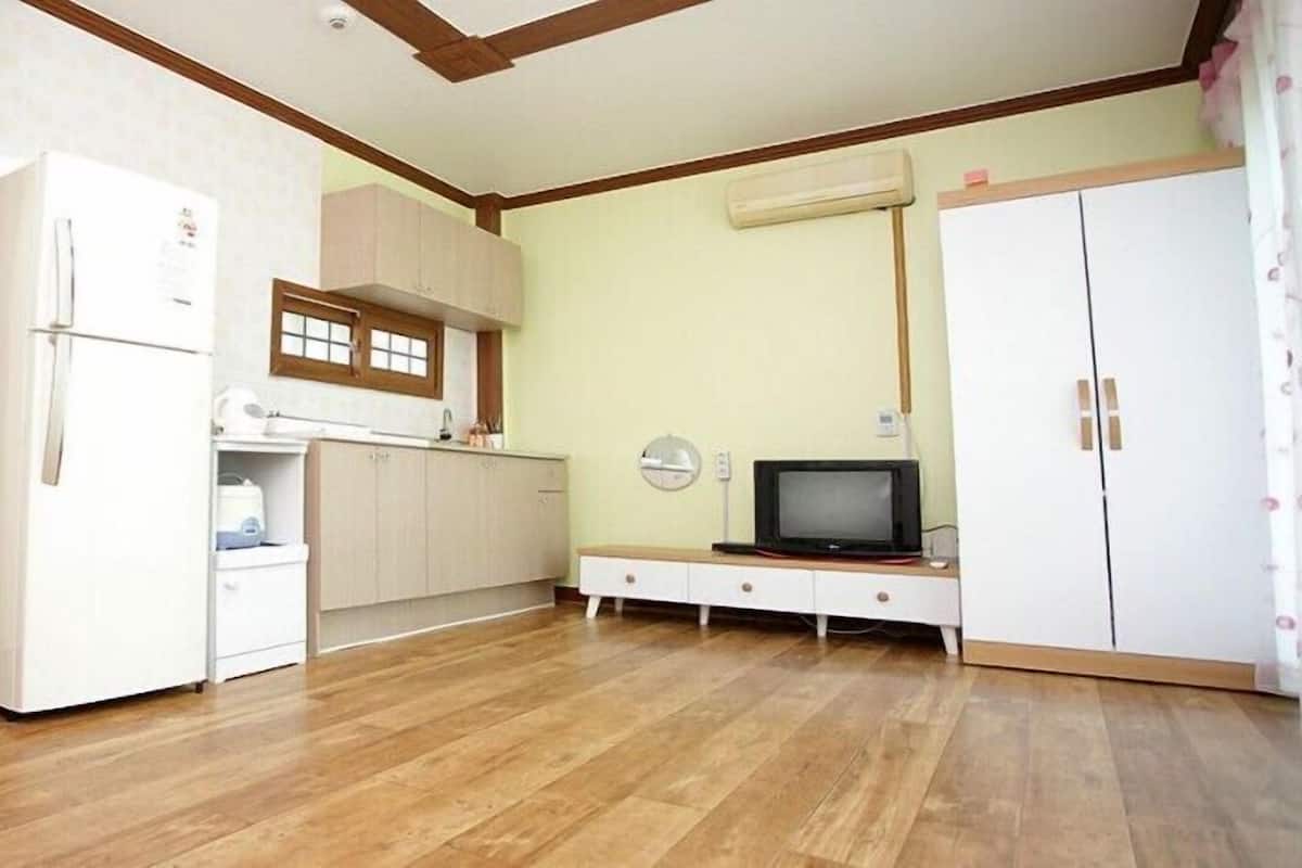 Room (Bongsunhwa) | Free WiFi, bed sheets