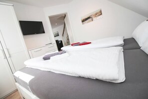 2 bedrooms, iron/ironing board, free WiFi, bed sheets - Hafenbrise (Krummhoern)