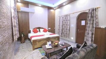 In-room safe, iron/ironing board, free WiFi