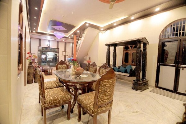 Dining - Rashmi Palace (Agra)