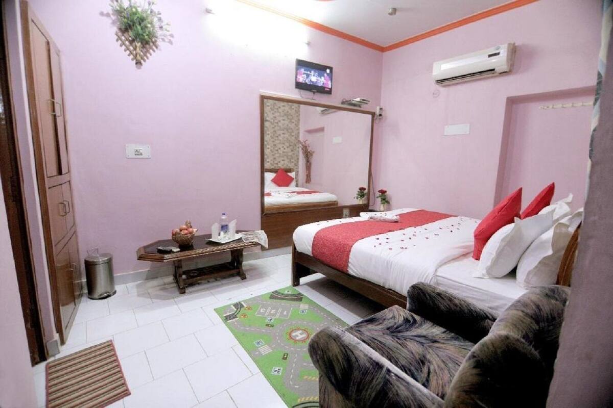 In-room safe, iron/ironing board (on request), WiFi (free)