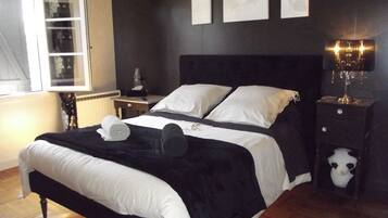 Baroque Double Room | Individually decorated, individually furnished, laptop workspace