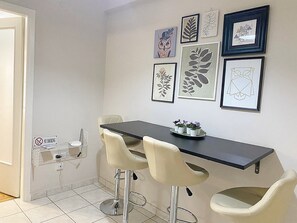 Apartment | Living area | 32-inch LED TV with cable channels, TV - Check Point - Veikou (Athens)