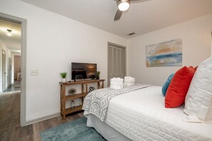 3 chambres, fer et planche à repasser, Wi-Fi gratuit, draps fournis