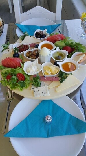 含每日全套早餐