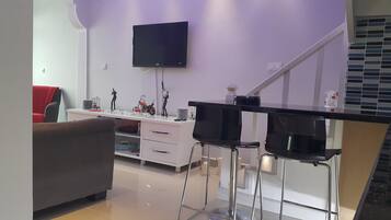 Deluxe Suite | Living area