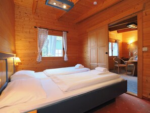 Bungalow | Skrivebord og sengetøy