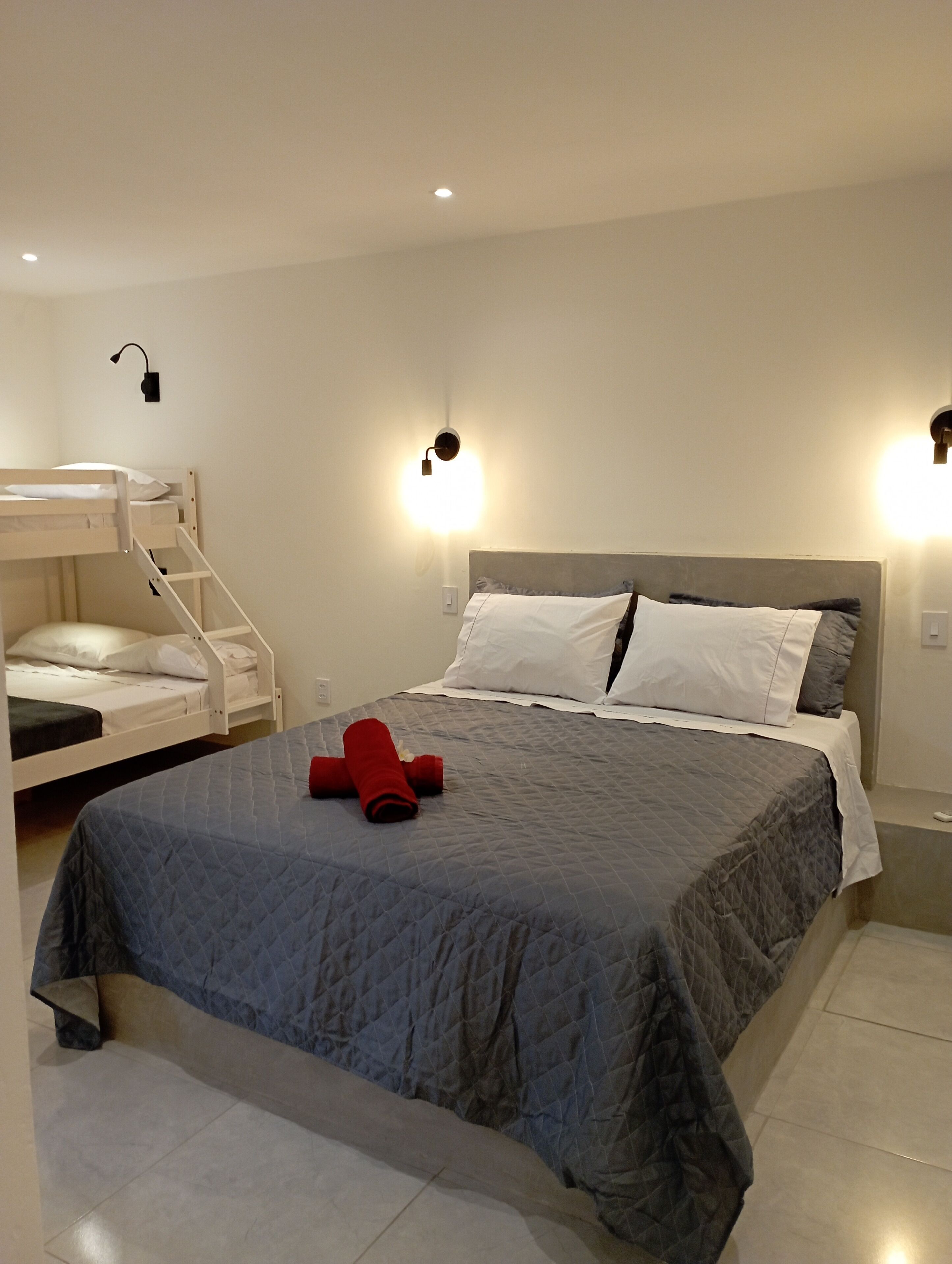 Habitación superior | Ropa de cama de alta calidad, camas con pillow-top y minibar 
