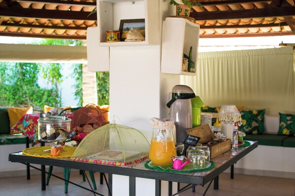 Free daily continental breakfast - POUSADA CASA DO COCOTIER (São Miguel do Gostoso)