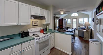 Salty Escape: Beautiful Condo in the Heart of Ocracoke Village