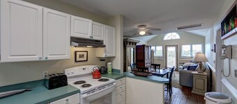 Salty Escape: Beautiful Condo in the Heart of Ocracoke Village