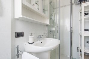 Apartment, 2 Schlafzimmer | Badezimmer