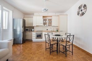 Apartment, 2 Bedrooms | In-room dining