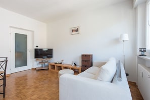 Apartment, 2 Bedrooms | Living area
