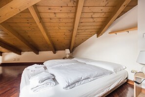 Apartamento, 1 quarto | 1 quarto, quartos à prova de som, ferros/tábuas de passar roupa