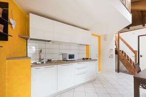 Apartment, 1 Schlafzimmer | Eigene Küche | Großer Kühlschrank, Mikrowelle, Herdplatte