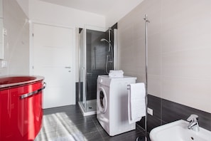 Apartment, 1 Bedroom | Bathroom shower