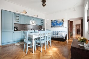 Appartamento, 3 camere da letto | Pasti in camera