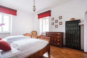 Apartment, 3 Bedrooms | 3 bedrooms, iron/ironing board, free WiFi, bed sheets - Dimora Caproni (Arco)