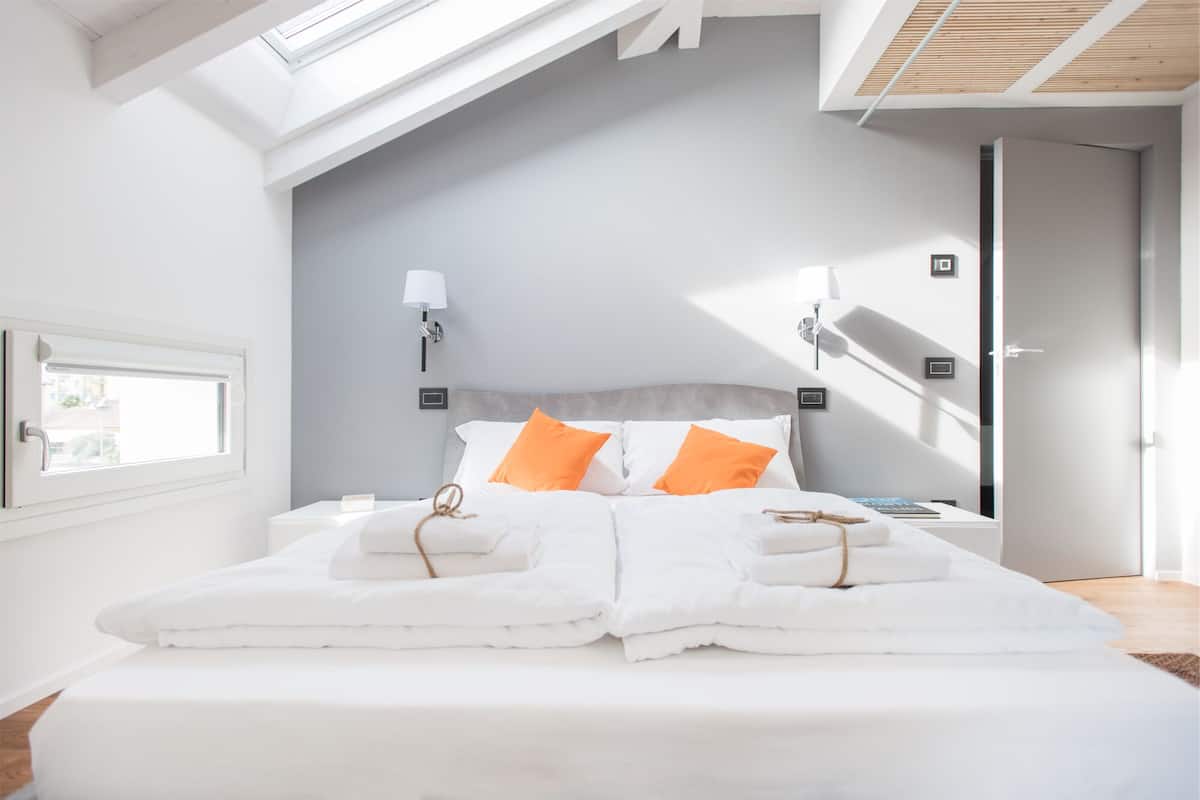 Iron/ironing board, WiFi (free), bed sheets