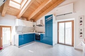 Appartement, 3 chambres | Cuisine privée | Grand réfrigérateur, four, plaque de cuisson