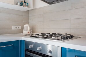 Appartement, 3 chambres | Cuisine privée | Grand réfrigérateur, four, plaque de cuisson