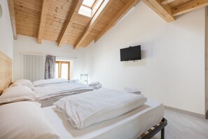 Apartment, 3 Schlafzimmer | 3 Schlafzimmer, kostenloses WLAN, Bettwäsche